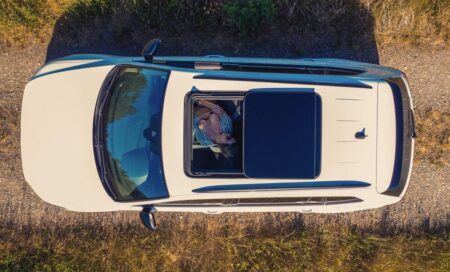 Drohne-Frau-nackt-im-Auto